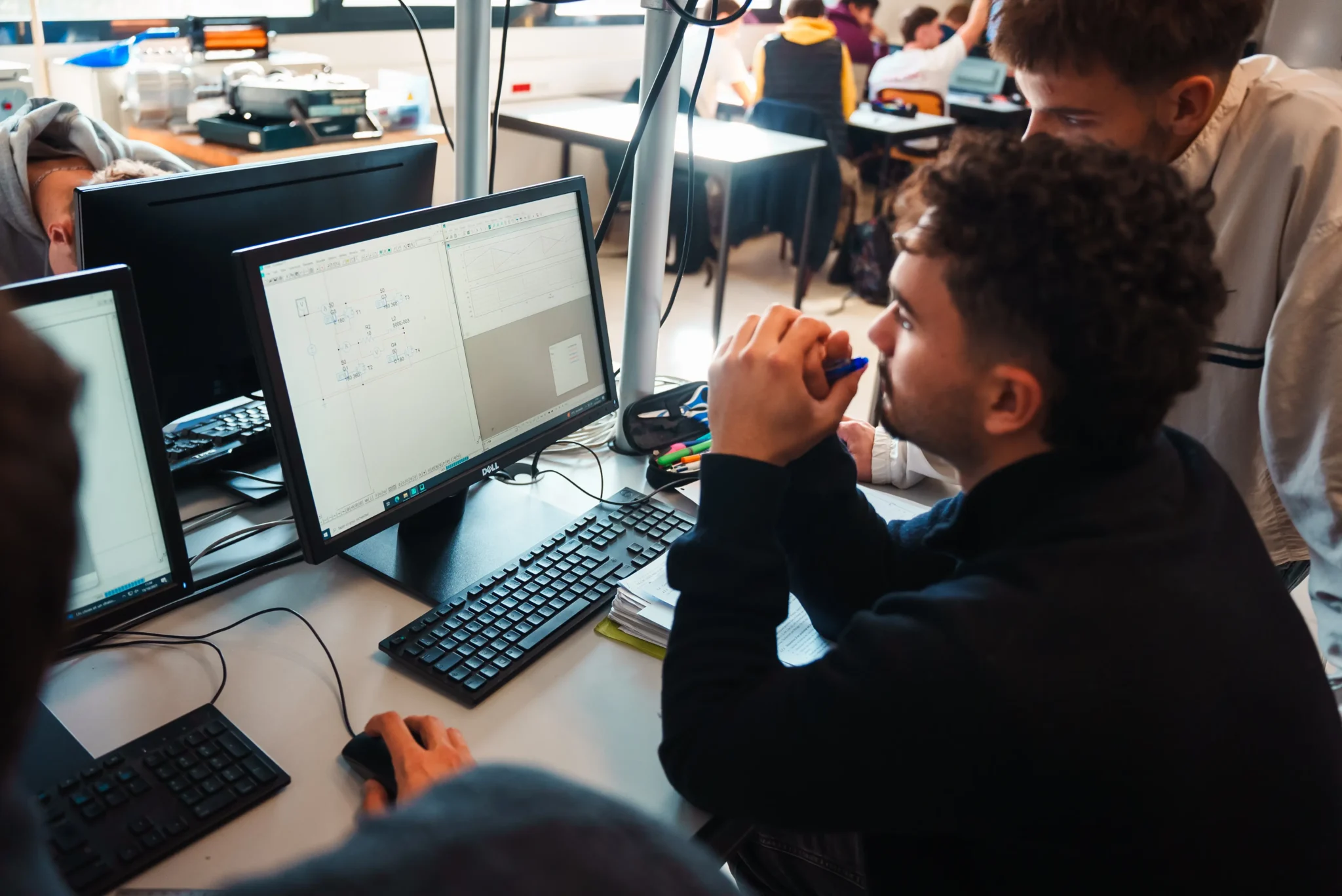 Étudiants en travaux pratiques de développement informatique en BTS CIEL IR au Campus Saint Aubin La Salle